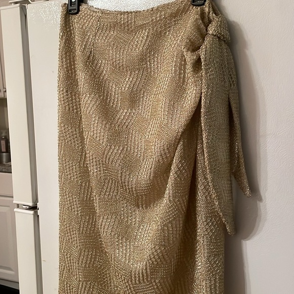 Zara NWT Large Gold Textured Tan Midi Skirt Slit Zipper - Picture 3 of 8